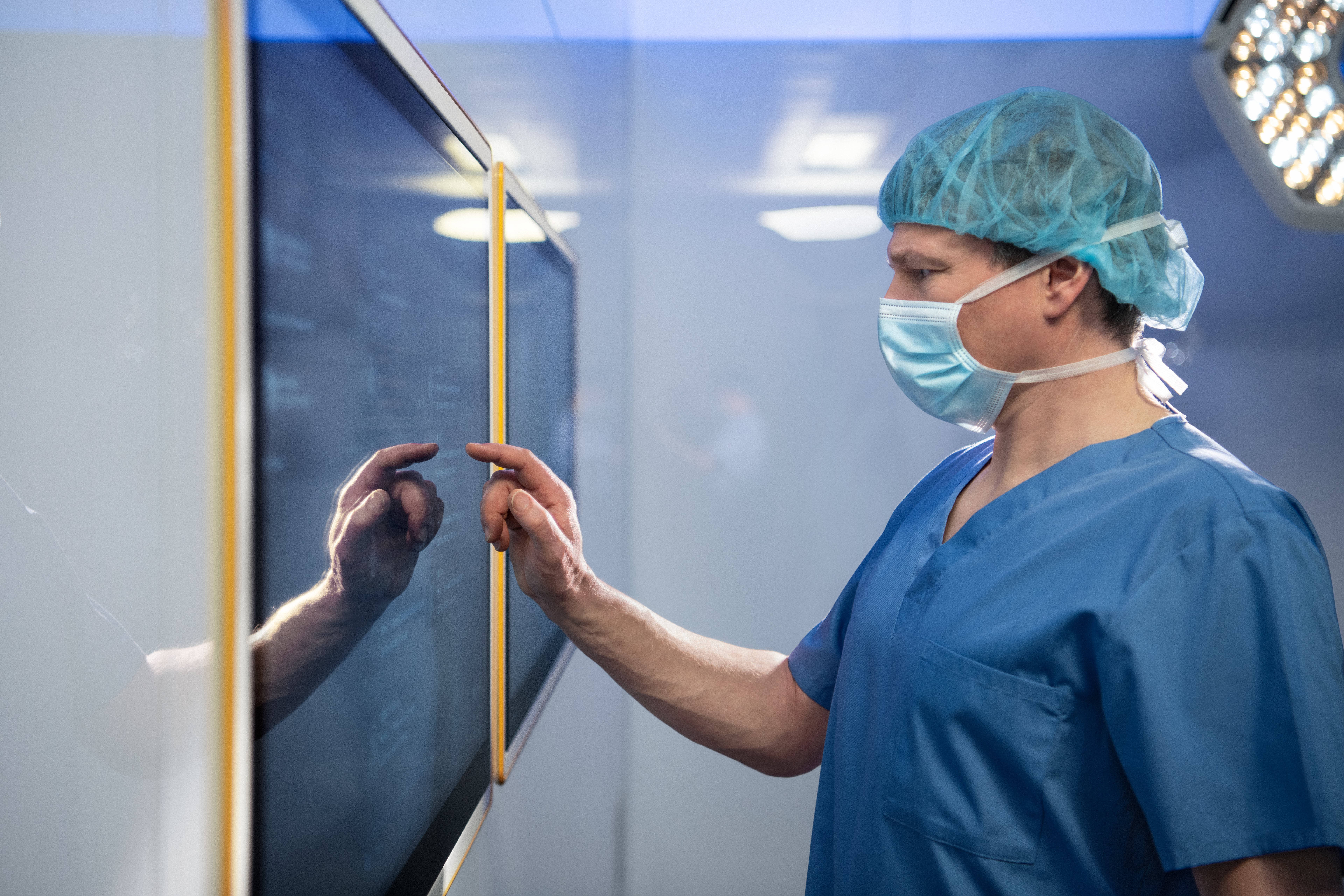 Surgeon utilizing the Buzz system in the operating room