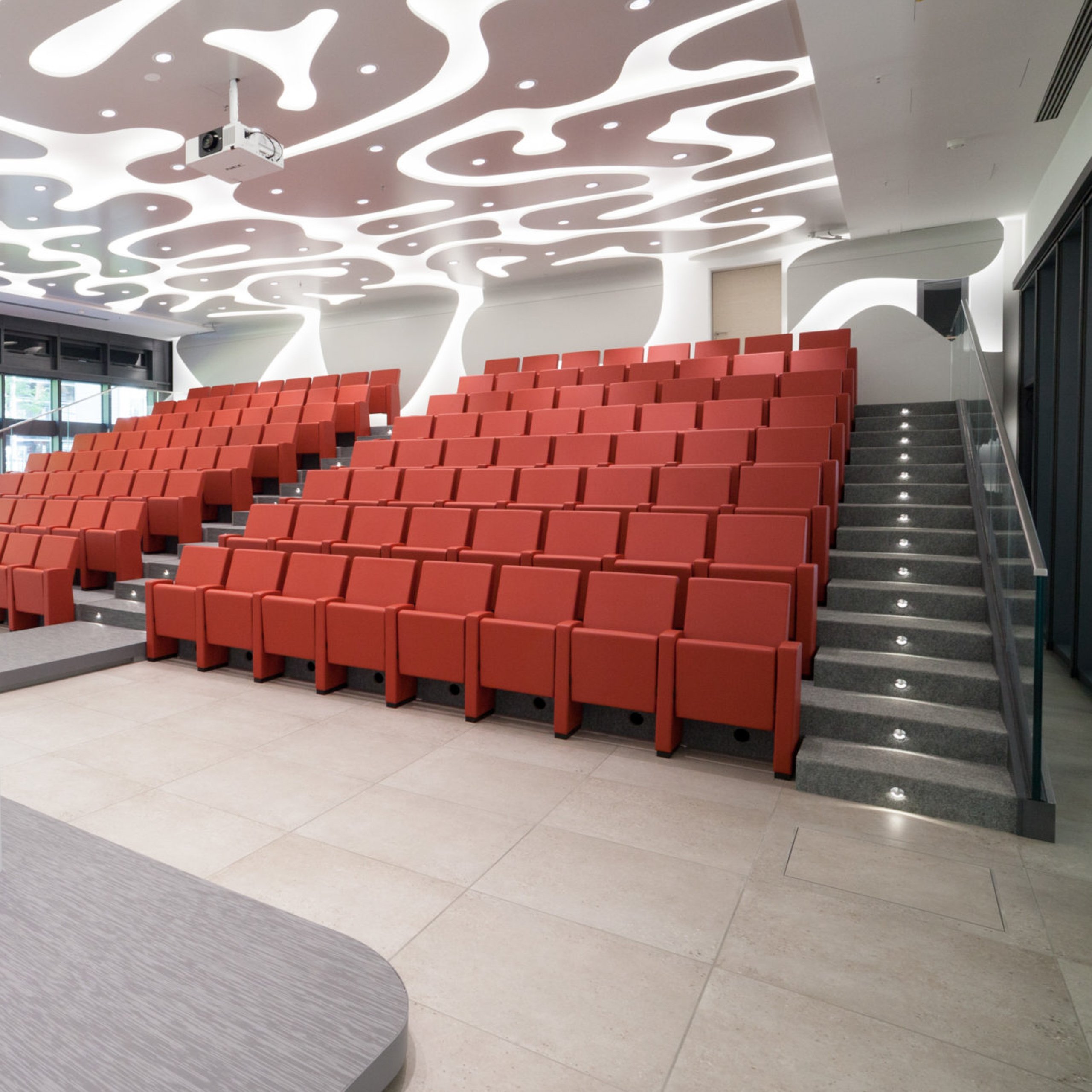 emplbrand_2021_1x1_brainlab-auditorium-seating-3-scaled001.jpg